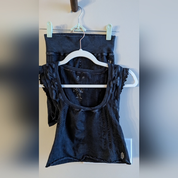Free People cute workout shorts and top set - Picture 3 of 10